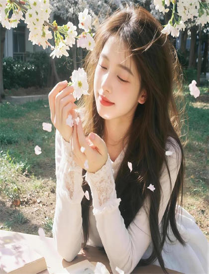 人物深度分析：《重启盛夏热恋》中的无人机拍摄的视角与稳定性 认识人物与故事的互动